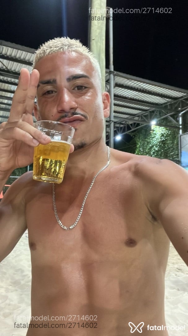 Acompanhante homem morena (o) de olhos castanhos - Iago Acompanhante homem morena (o) de olhos castanhos - Iago