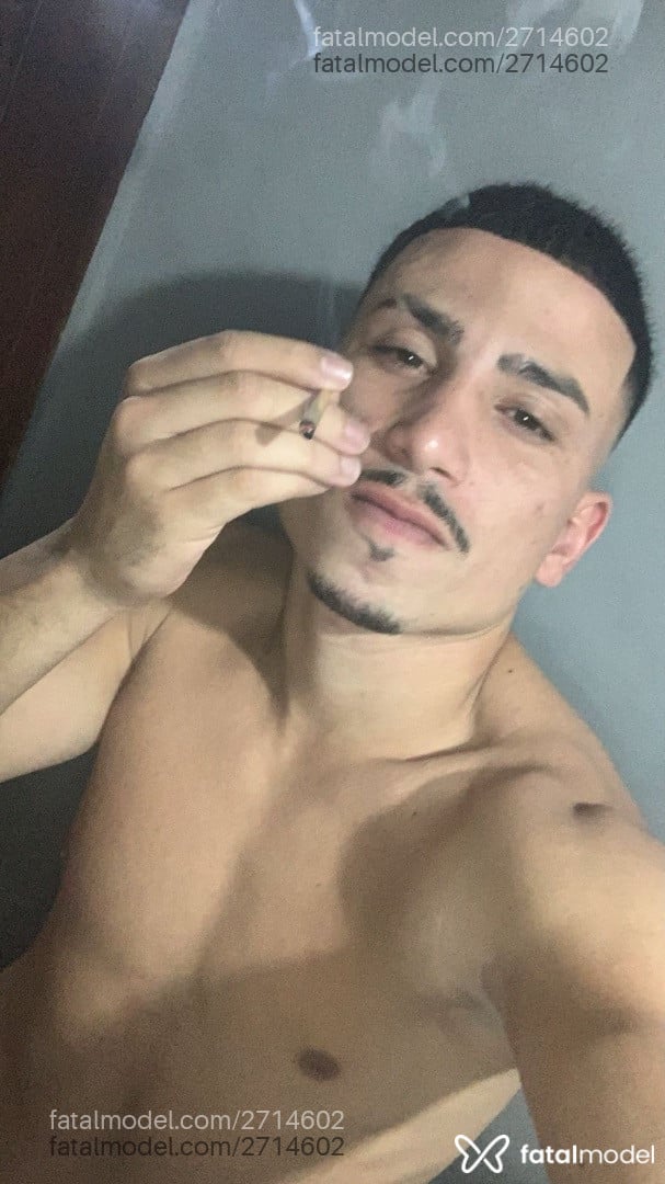 Acompanhante homem morena (o) de olhos castanhos - Iago Acompanhante homem morena (o) de olhos castanhos - Iago