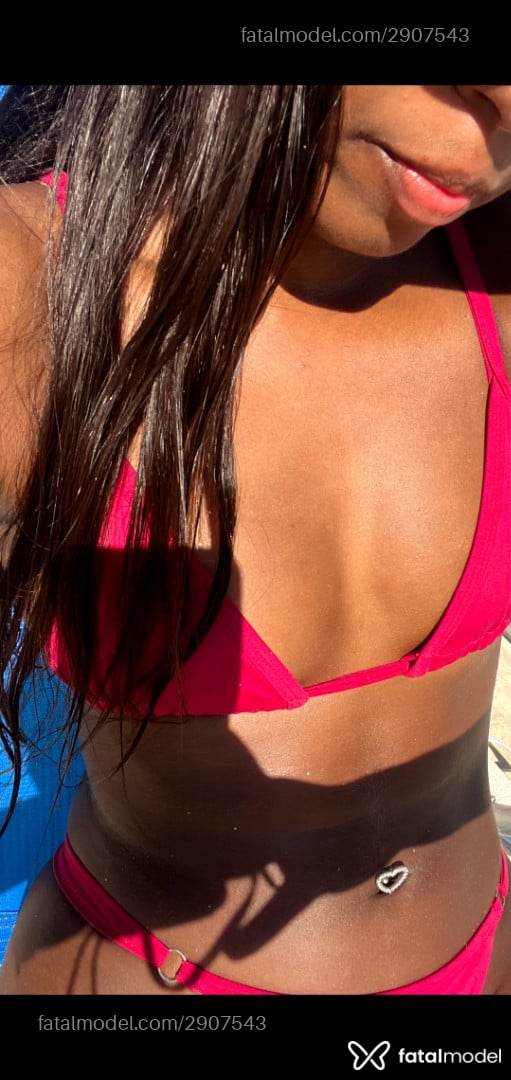 Acompanhante mulher com cabelo castanho de olhos pretos - Ester