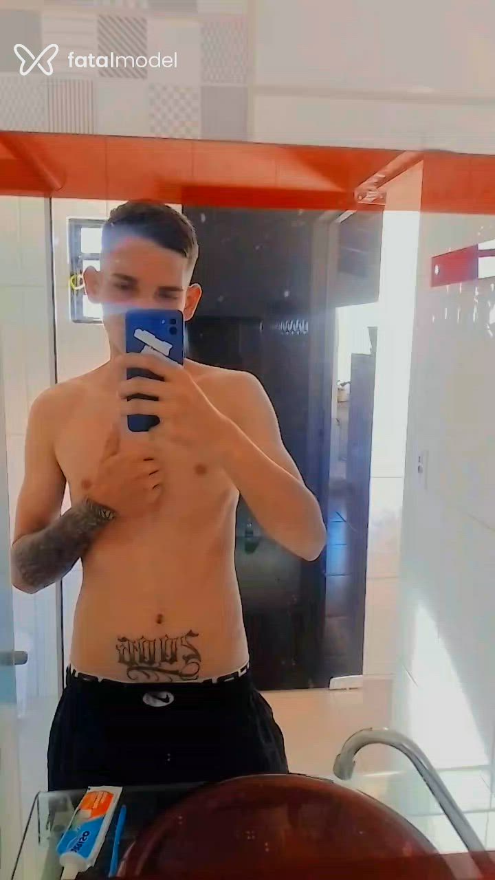 Acompanhante homem com cabelo castanho de olhos castanhos - Zeze Acompanhante homem com cabelo castanho de olhos castanhos - Zeze
