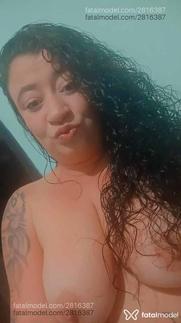 Acompanhante mulher morena (o) de olhos castanhos - Vick Acompanhante mulher morena (o) de olhos castanhos - Vick