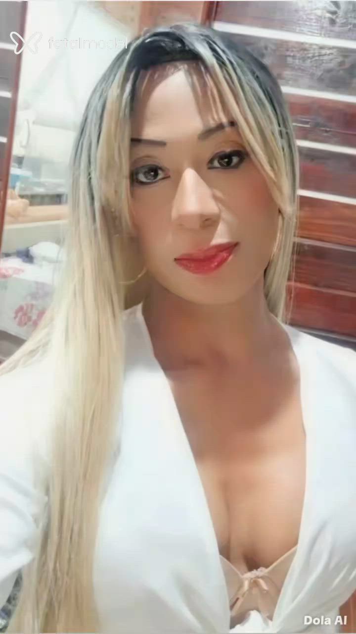 Acompanhante travesti loira (o) de olhos castanhos - Pyetra Voltz Acompanhante travesti loira (o) de olhos castanhos - Pyetra Voltz