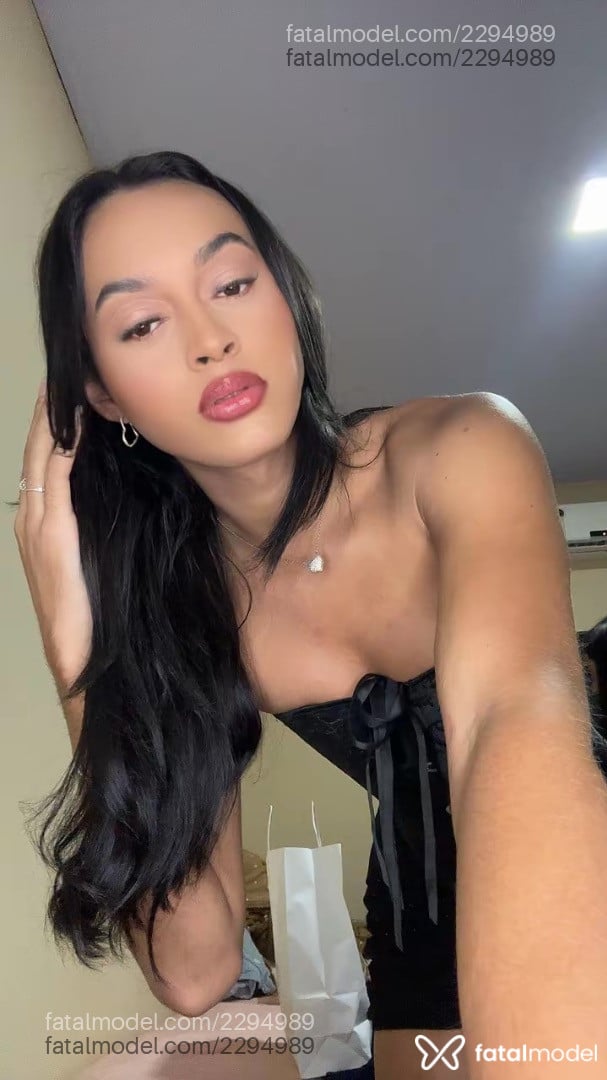 Acompanhante mulher trans morena (o) de olhos castanhos - Muniz