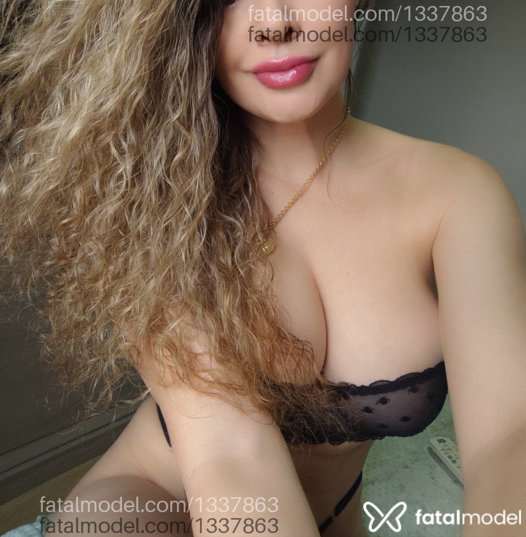 Acompanhante mulher loira (o) de olhos castanhos - Gabi Maia