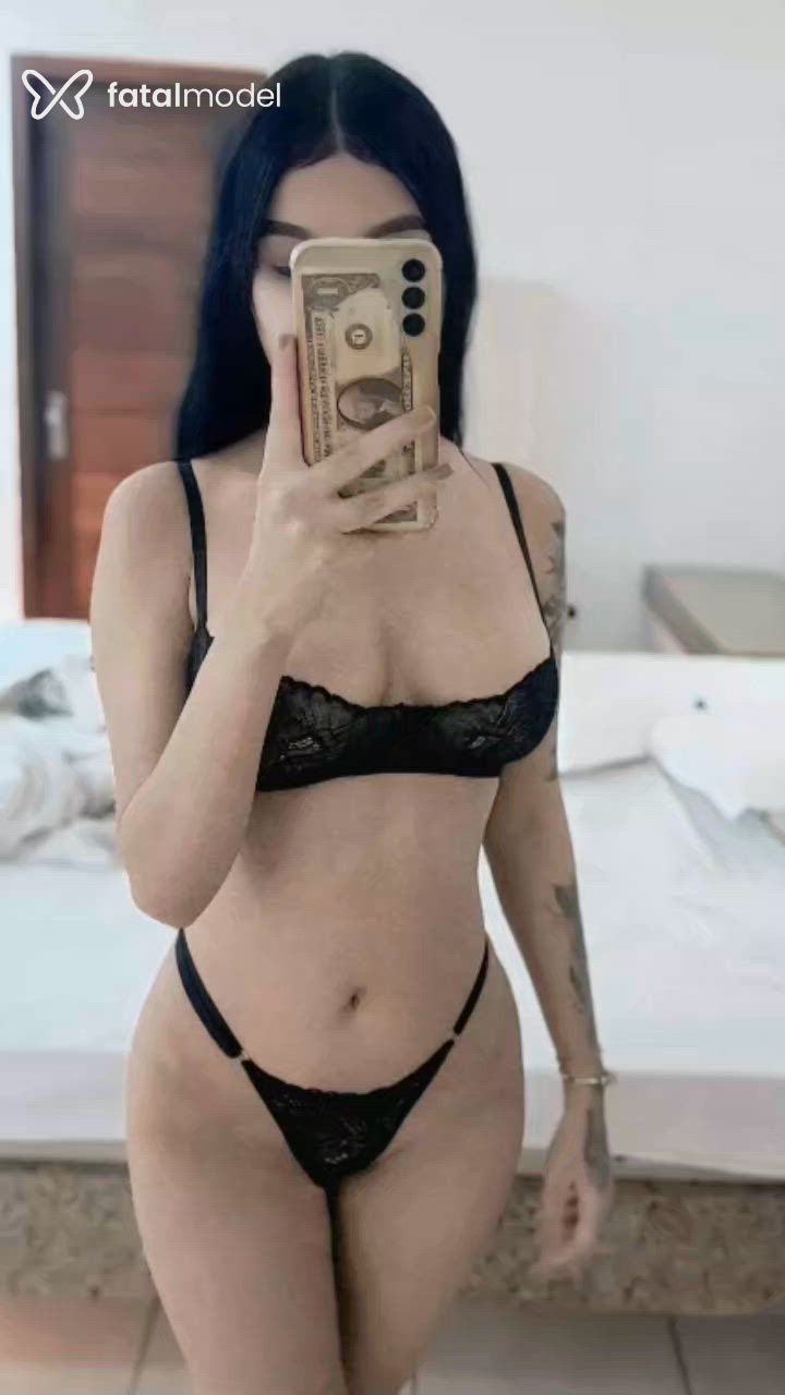Acompanhante mulher morena (o) de olhos pretos - Cristal