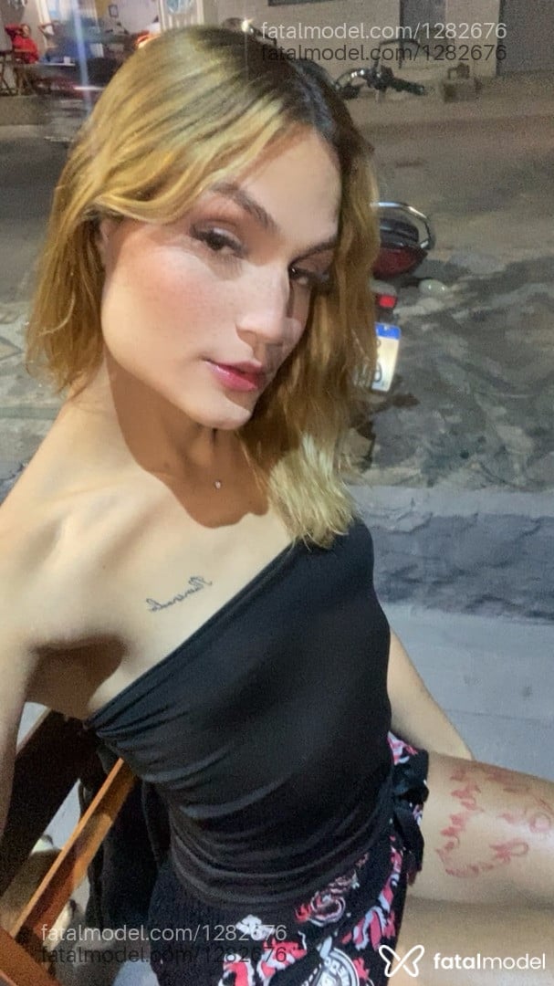 Acompanhante mulher trans loira (o) de olhos castanhos - Jady