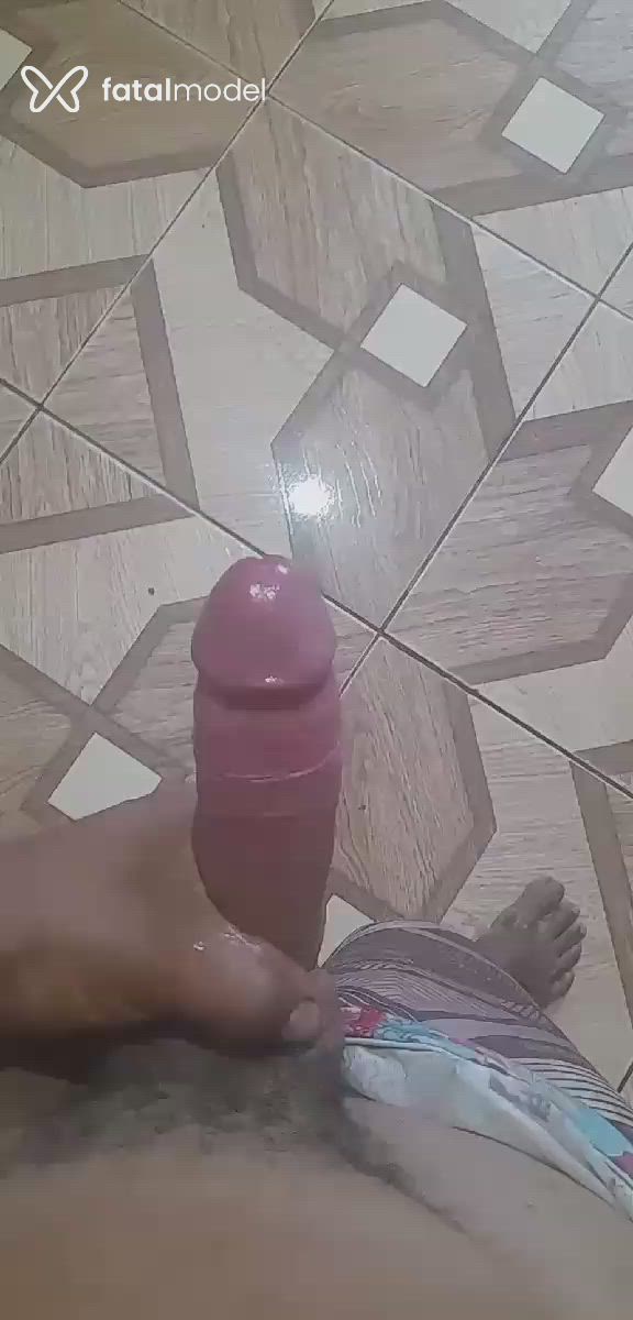 Acompanhante homem com cabelo grisalho de olhos pretos - Yaman Acompanhante homem com cabelo grisalho de olhos pretos - Yaman