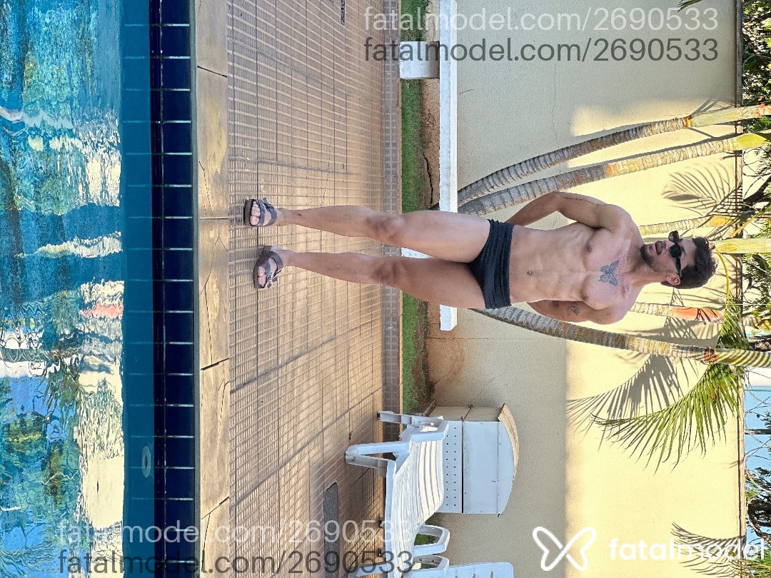 Acompanhante homem com cabelo castanho de olhos castanhos - Vittore Private