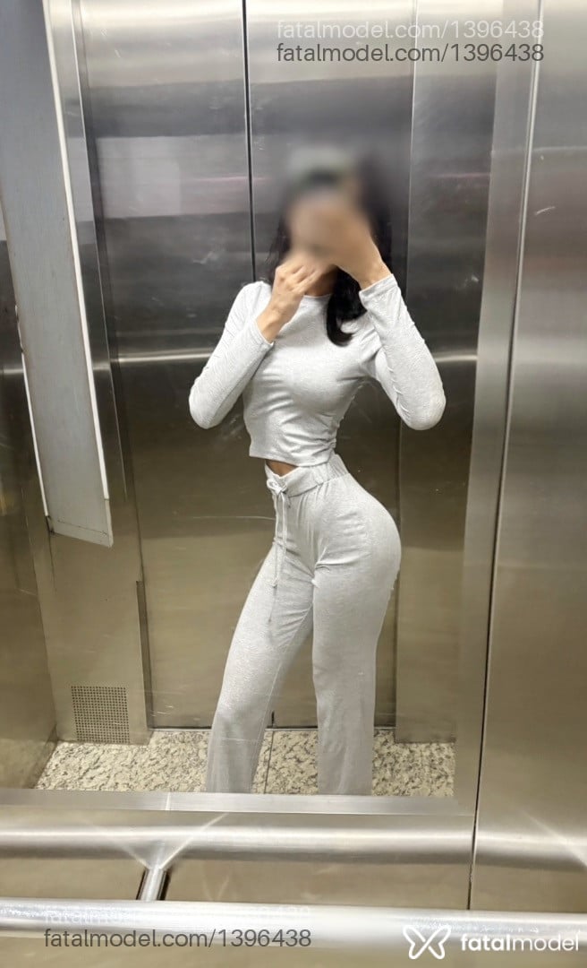 Acompanhante mulher morena (o) de olhos pretos - Emilia