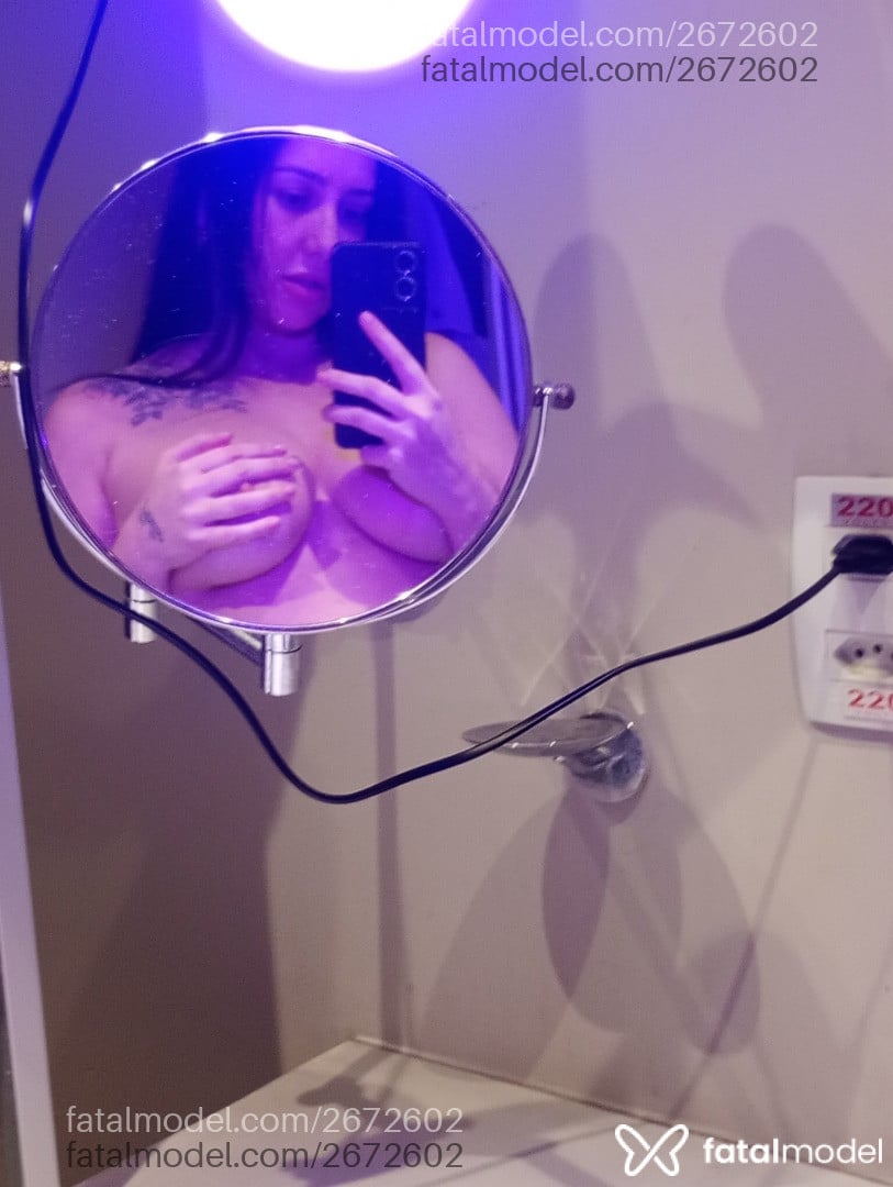 Acompanhante mulher com cabelo castanho de olhos mel - Heloísa