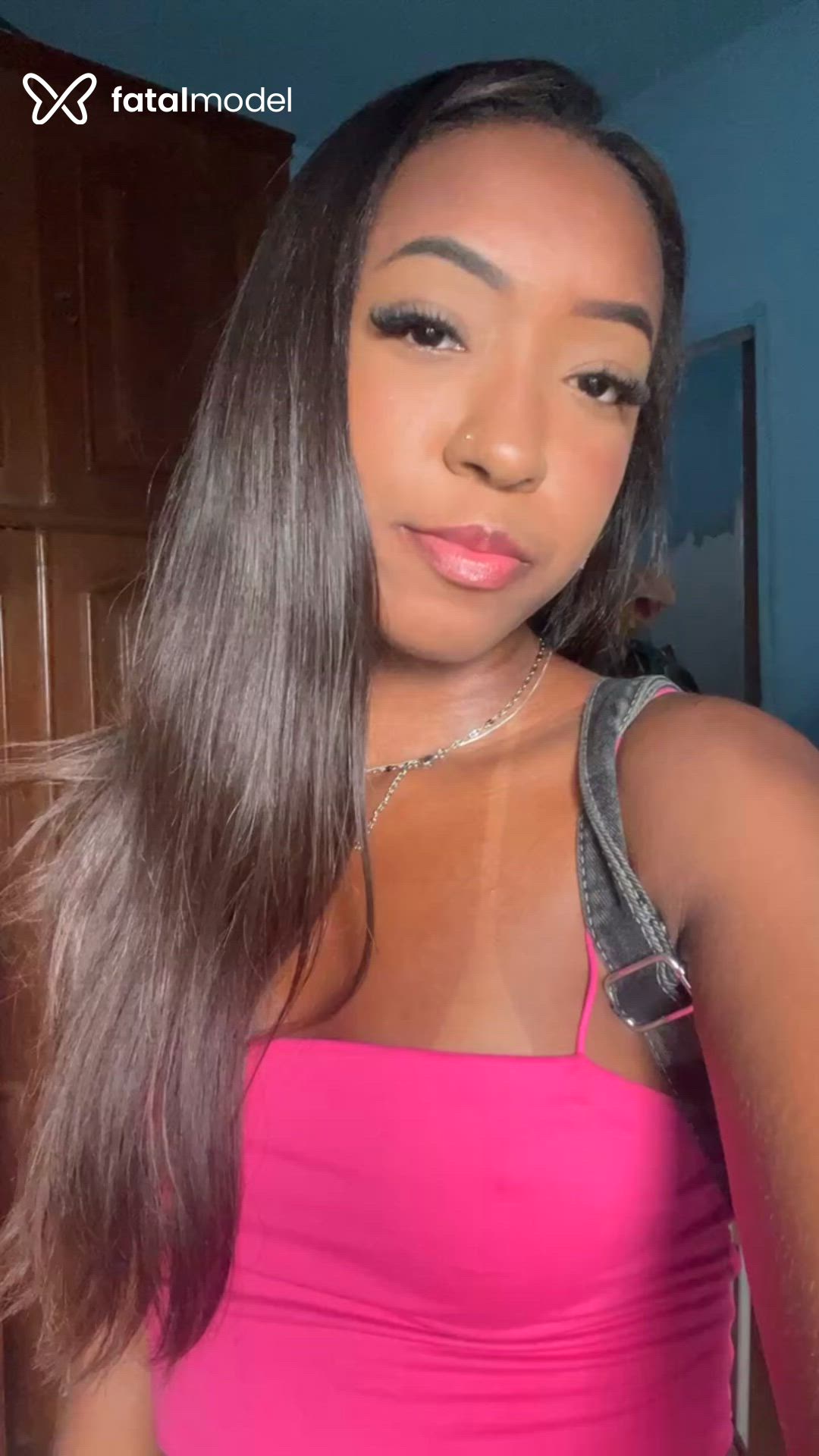 Acompanhante mulher com cabelo castanho de olhos pretos - Ester