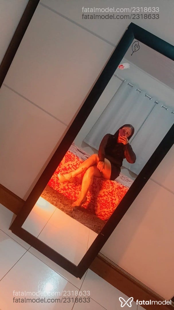 Acompanhante mulher com cabelo castanho de olhos castanhos - Taty Souza