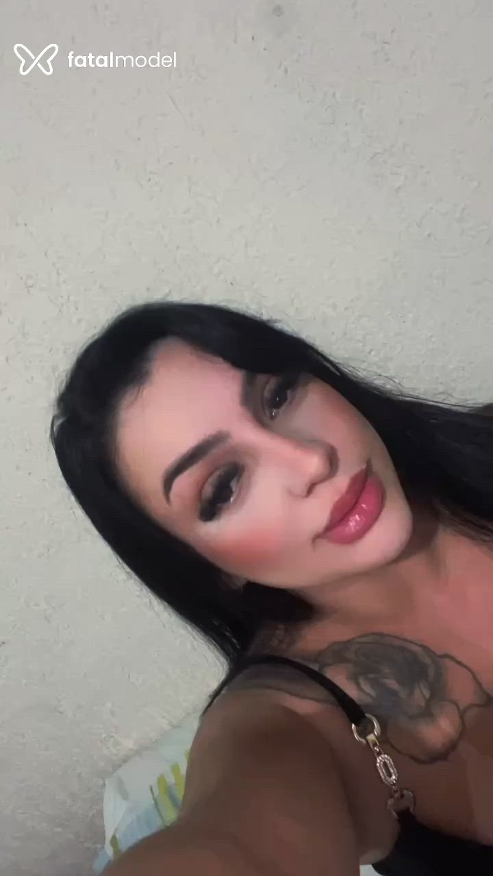 Acompanhante mulher morena (o) de olhos castanhos - Pereira