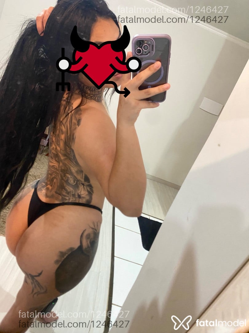 Acompanhante mulher morena (o) de olhos castanhos - Hellen Stevens