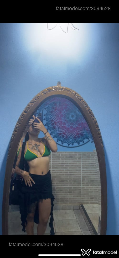 Acompanhante mulher com cabelo castanho de olhos castanhos - Candy