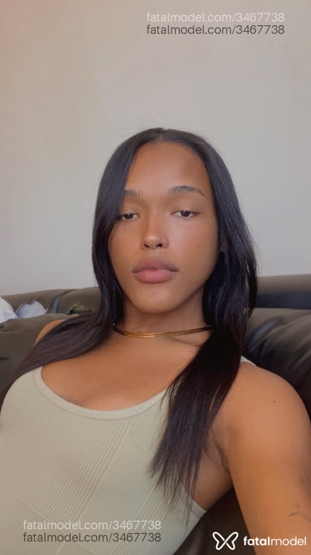 Acompanhante mulher trans morena (o) de olhos castanhos - Julia Acompanhante mulher trans morena (o) de olhos castanhos - Julia
