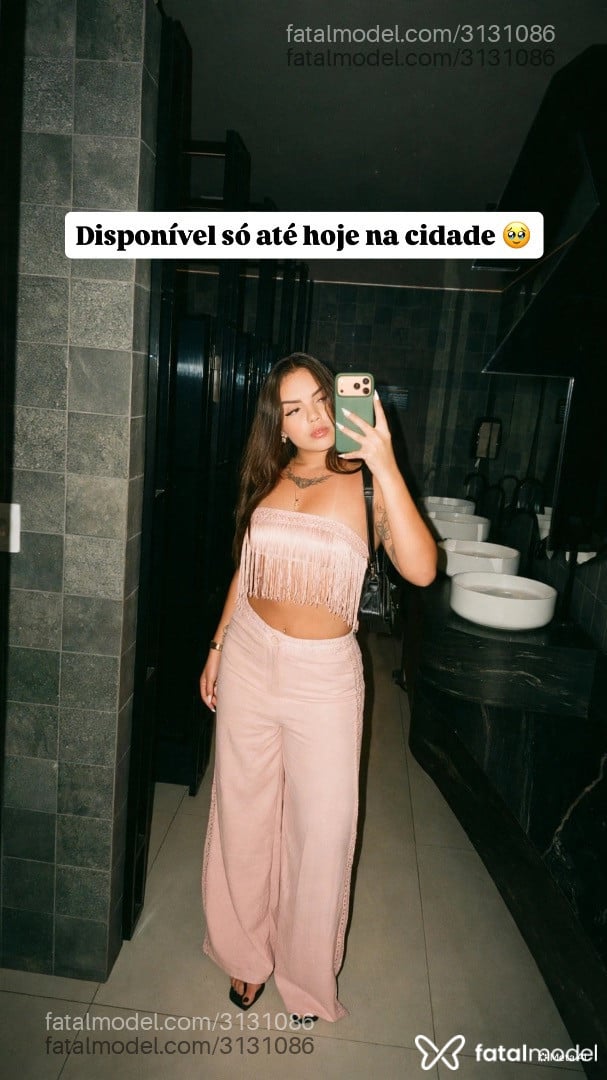 Acompanhante mulher com cabelo castanho de olhos castanhos - Sophia