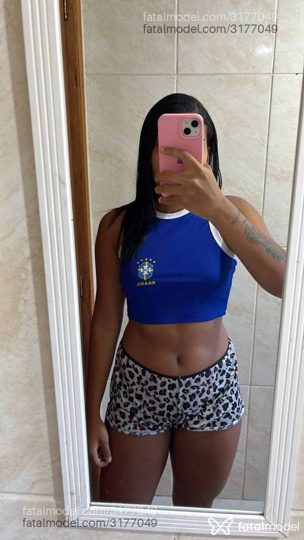 Acompanhante mulher morena (o) de olhos pretos em Camboriú - Preta