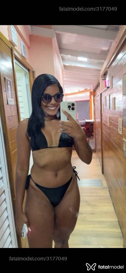 Acompanhante mulher morena (o) de olhos pretos em Camboriú - Preta