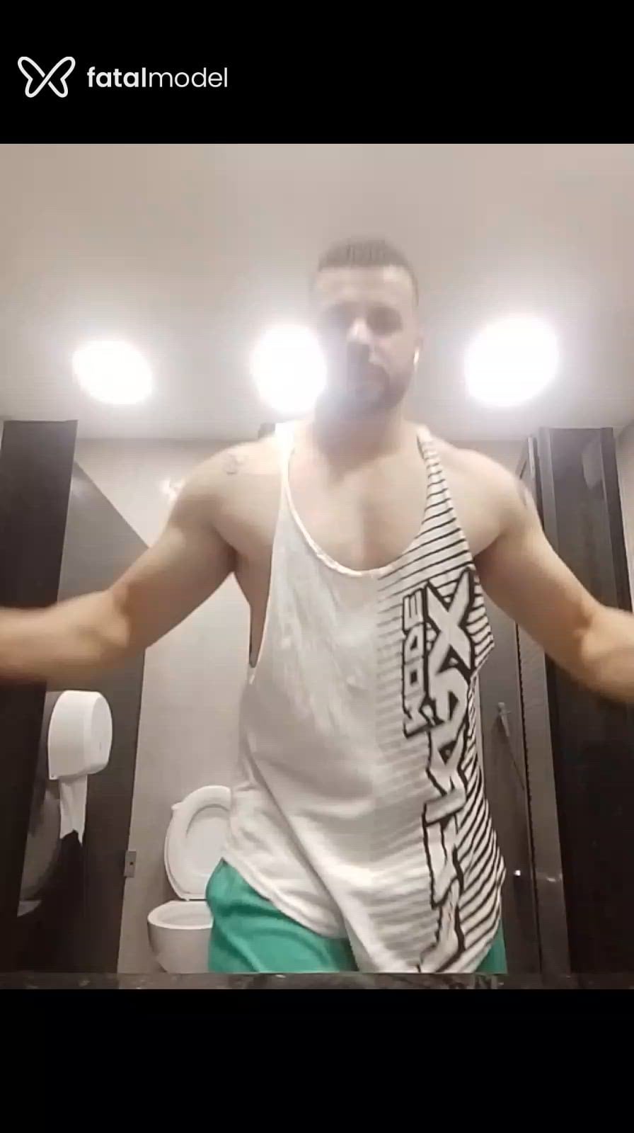Acompanhante homem com cabelo castanho de olhos mel - Lucas