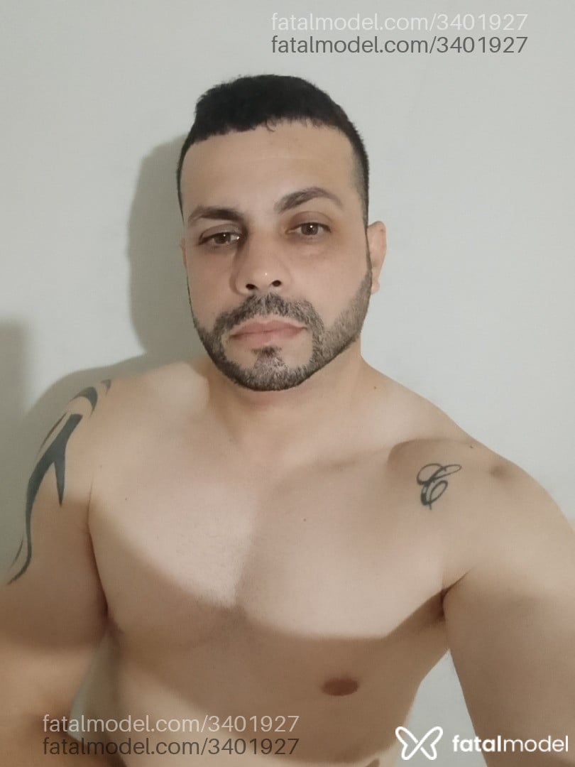 Acompanhante homem com cabelo castanho de olhos mel - Lucas