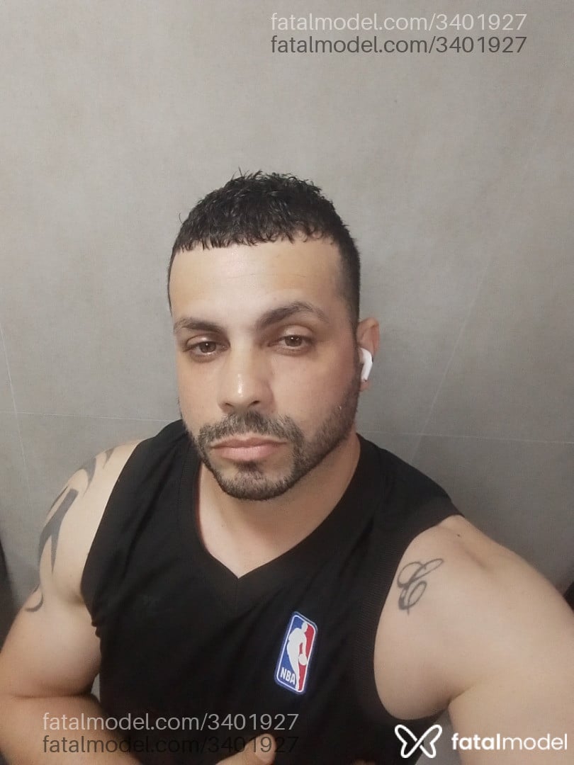 Acompanhante homem com cabelo castanho de olhos mel - Lucas