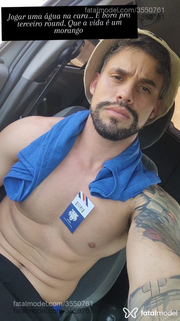 Acompanhante homem com cabelo castanho de olhos castanhos - Casalmaismais