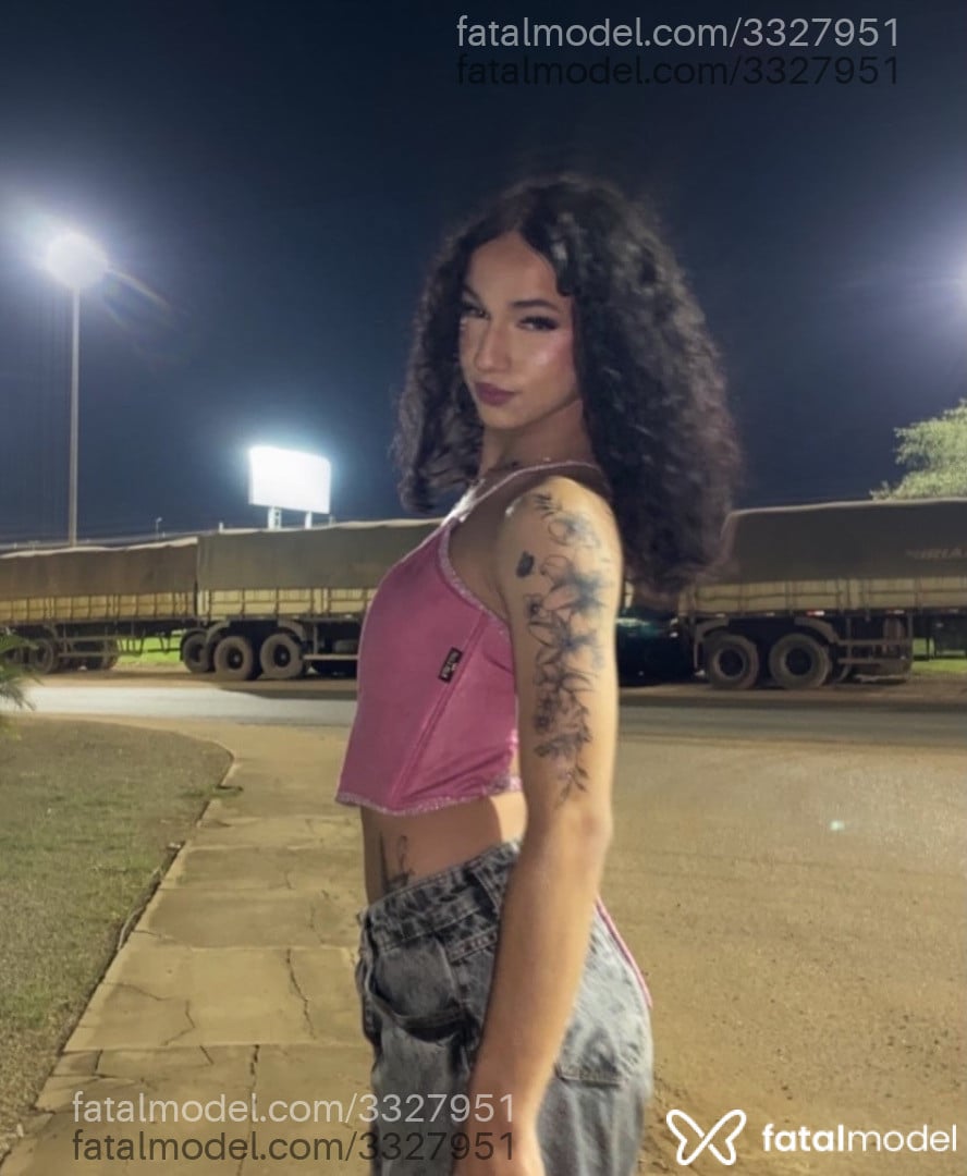 Acompanhante mulher trans morena (o) de olhos castanhos - Yasmin