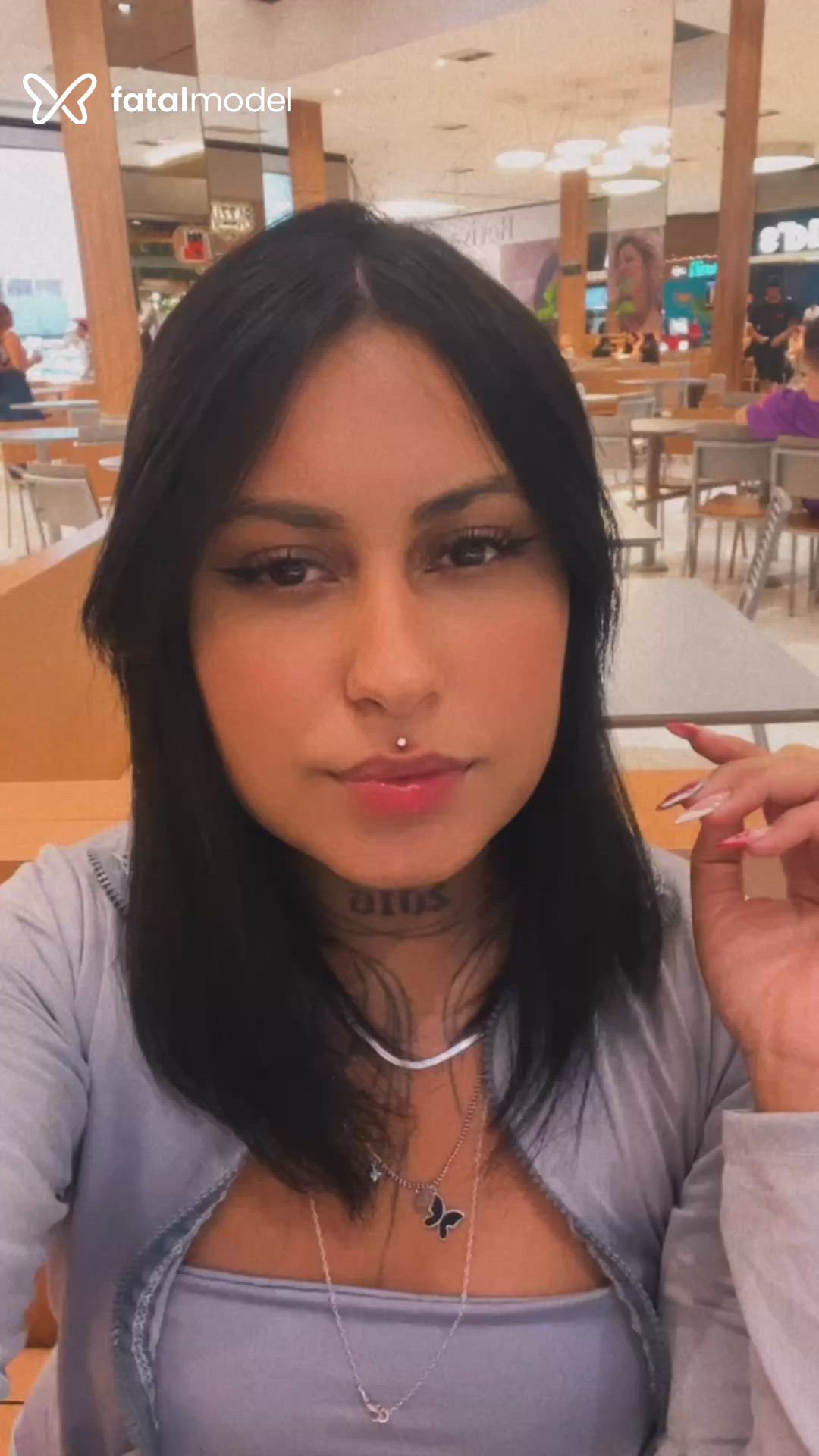 Acompanhante mulher morena (o) de olhos castanhos - Indiah Khalifa