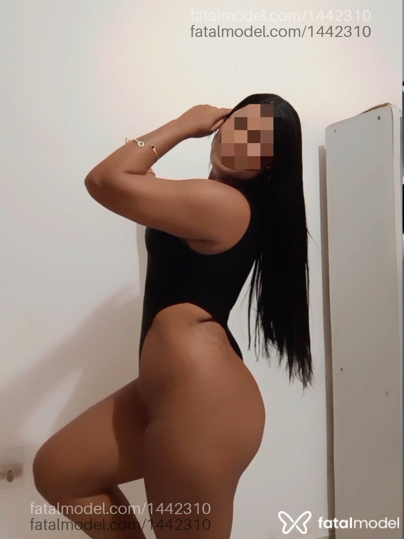 Acompanhante mulher morena (o) de olhos castanhos - Júlia