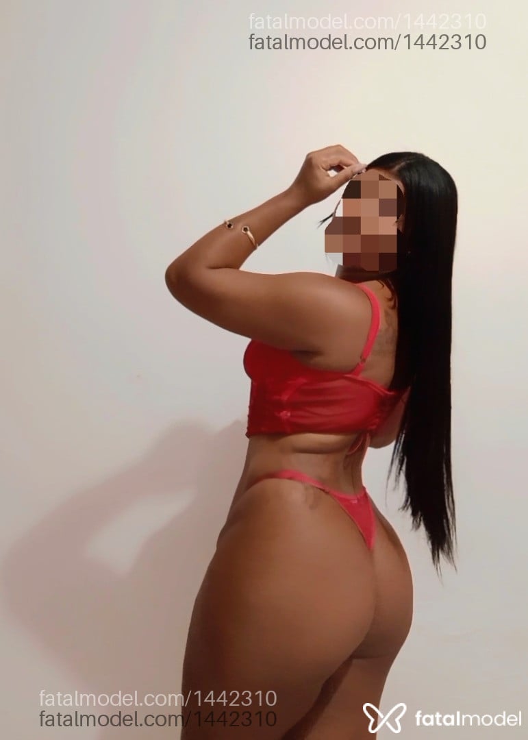 Acompanhante mulher morena (o) de olhos castanhos - Júlia