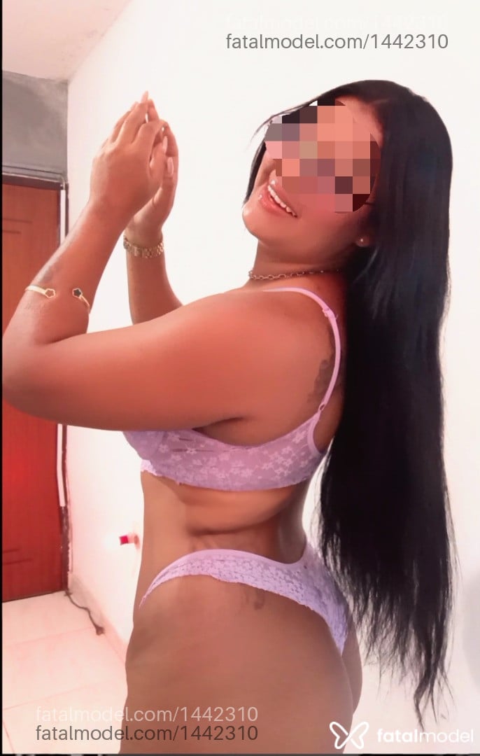 Acompanhante mulher morena (o) de olhos castanhos - Júlia