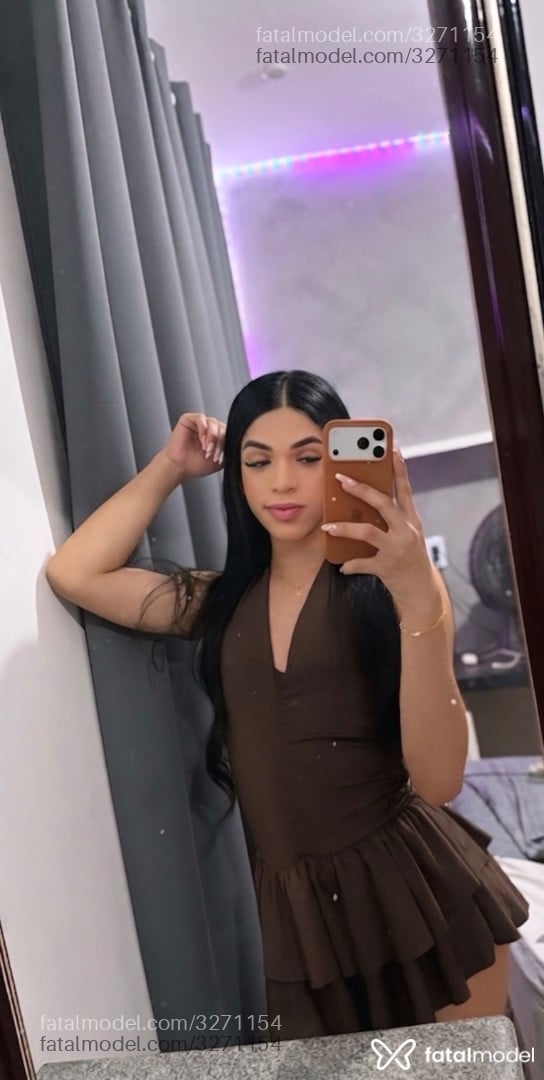 Acompanhante mulher trans morena (o) de olhos castanhos - Karlinha