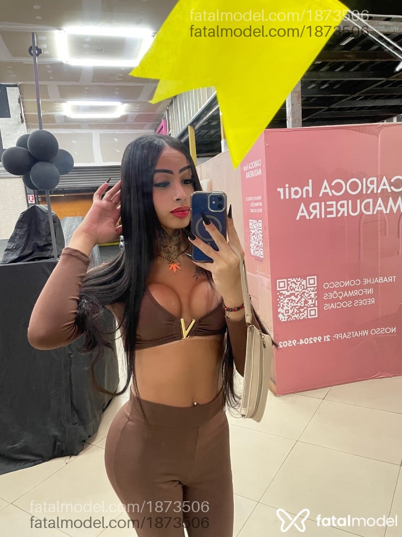 Acompanhante mulher trans morena (o) de olhos castanhos - Julia