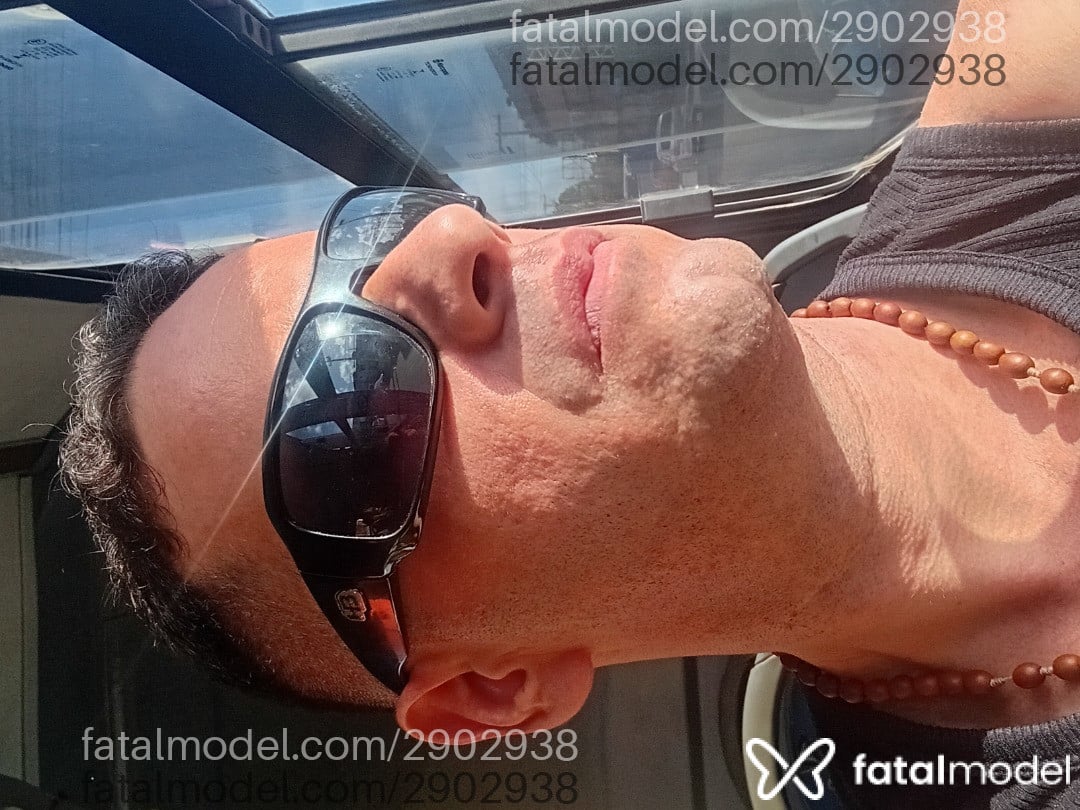 Acompanhante homem com cabelo castanho de olhos castanhos - Goldenlover