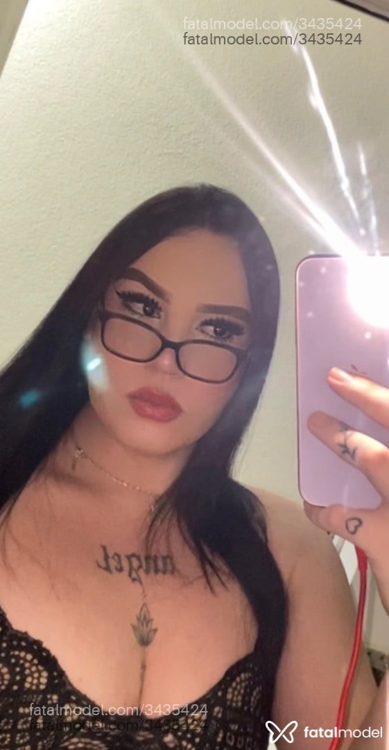 Acompanhante mulher trans com cabelo castanho de olhos castanhos - Angel