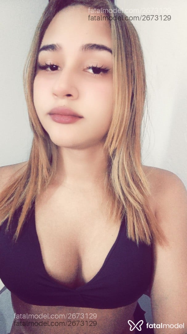 Acompanhante mulher trans com cabelo castanho de olhos castanhos - Bella Brown