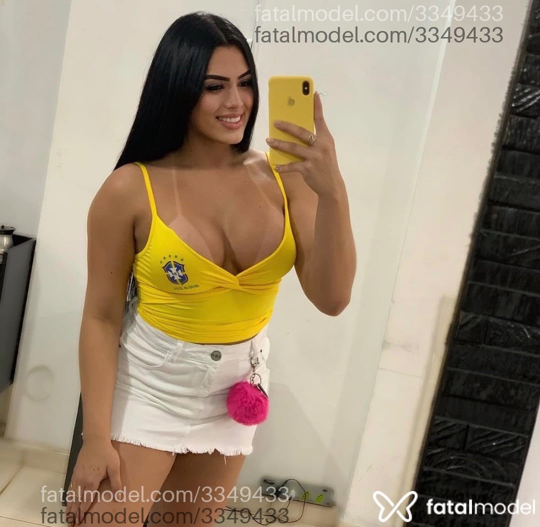 Acompanhante mulher trans loira (o) de olhos castanhos - Mirella Acompanhante mulher trans loira (o) de olhos castanhos - Mirella