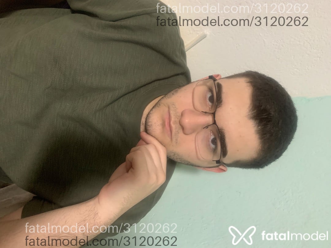 Acompanhante homem com cabelo castanho de olhos castanhos - BruBru