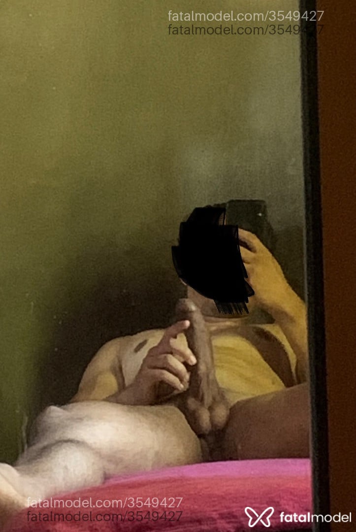 Acompanhante homem com cabelo castanho de olhos castanhos - Átila Acompanhante homem com cabelo castanho de olhos castanhos - Átila