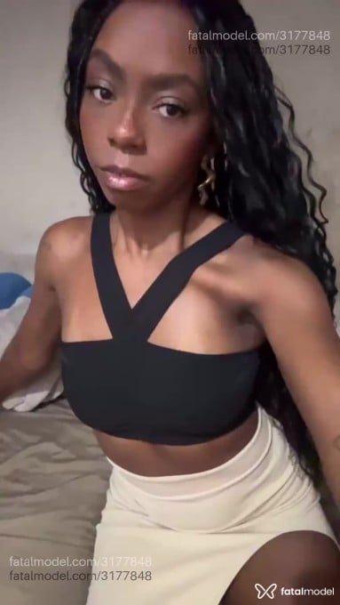 Acompanhante mulher com cabelo castanho de olhos castanhos em São Paulo Acompanhante mulher com cabelo castanho de olhos castanhos em São Paulo - Crystal