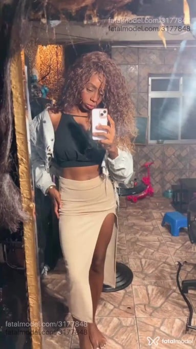 Acompanhante mulher com cabelo castanho de olhos castanhos em São Paulo Acompanhante mulher com cabelo castanho de olhos castanhos em São Paulo - Crystal