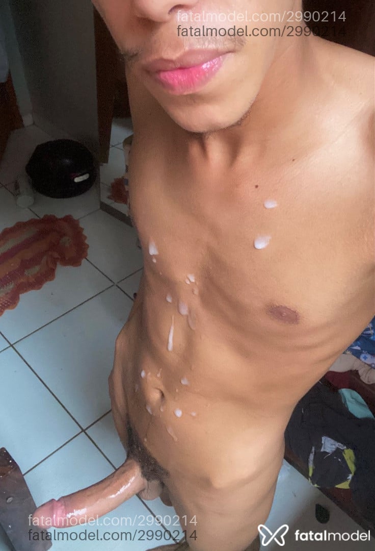Acompanhante homem loira (o) de olhos pretos - Carlos