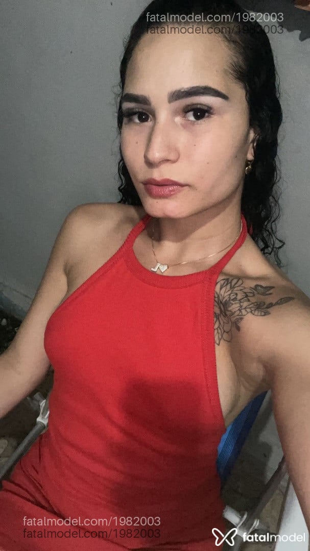 Acompanhante mulher trans morena (o) de olhos castanhos - Lara Portes