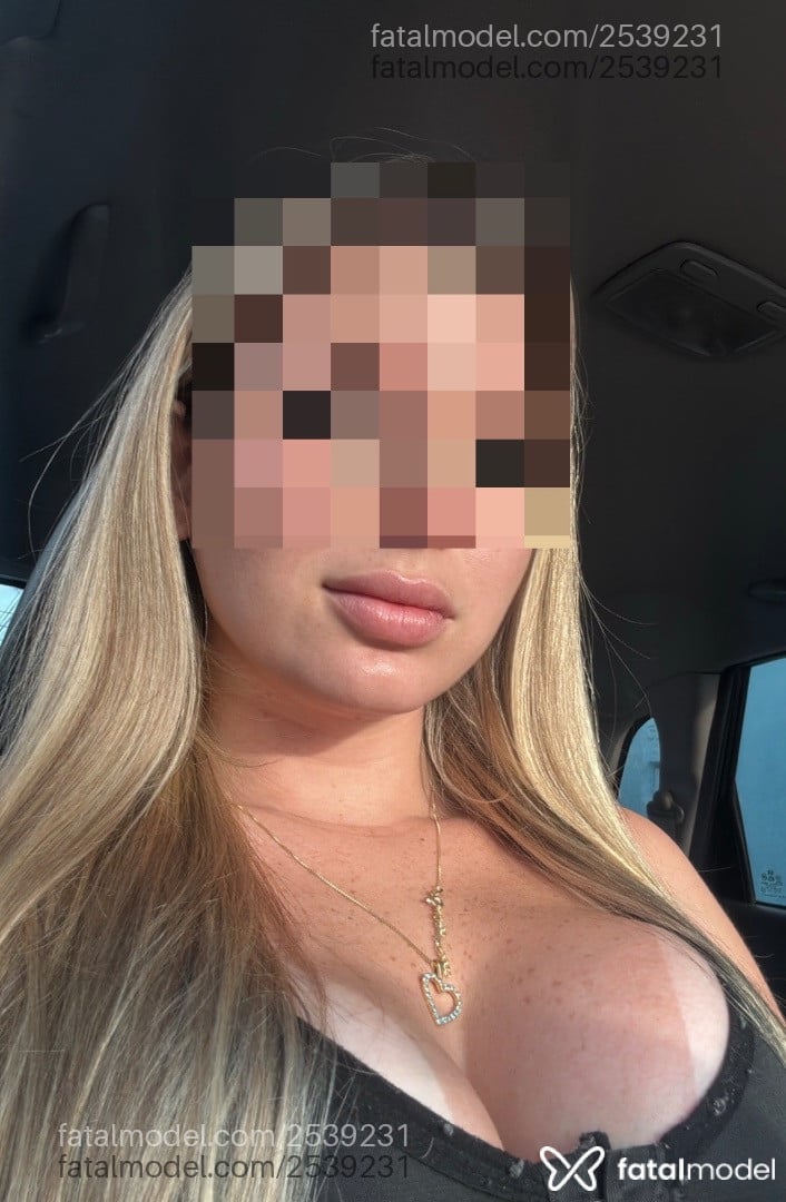 Acompanhante mulher loira (o) de olhos castanhos - Angel