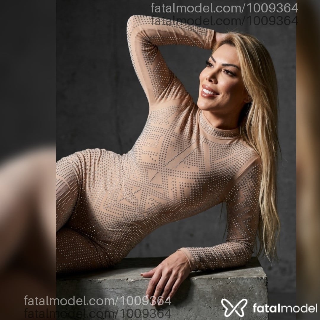 Acompanhante travesti loira (o) de olhos castanhos - Lorena Di Castro