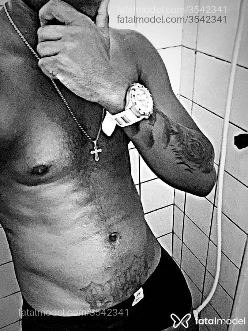 Acompanhante homem morena (o) de olhos castanhos - Diamantenegro Acompanhante homem morena (o) de olhos castanhos - Diamantenegro
