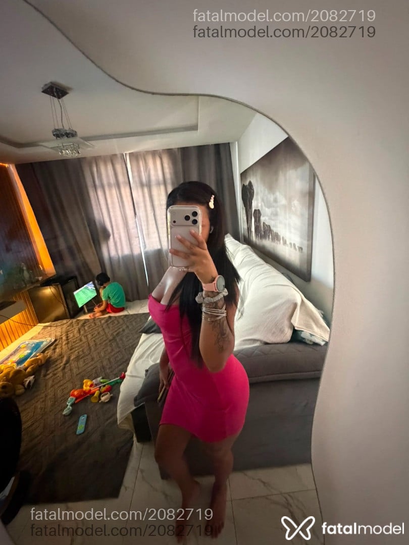 Acompanhante mulher com cabelo castanho de olhos verdes - Kathelin Silva