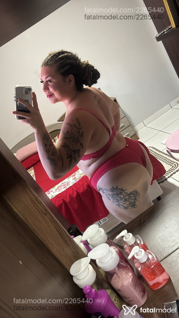 Acompanhante mulher com cabelo castanho de olhos castanhos - Taynnara