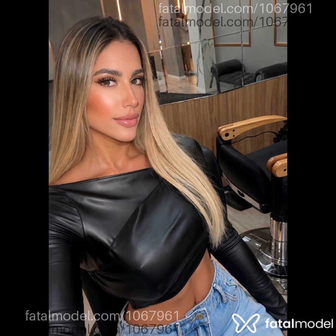 Acompanhante mulher loira (o) de olhos castanhos - BRUNA